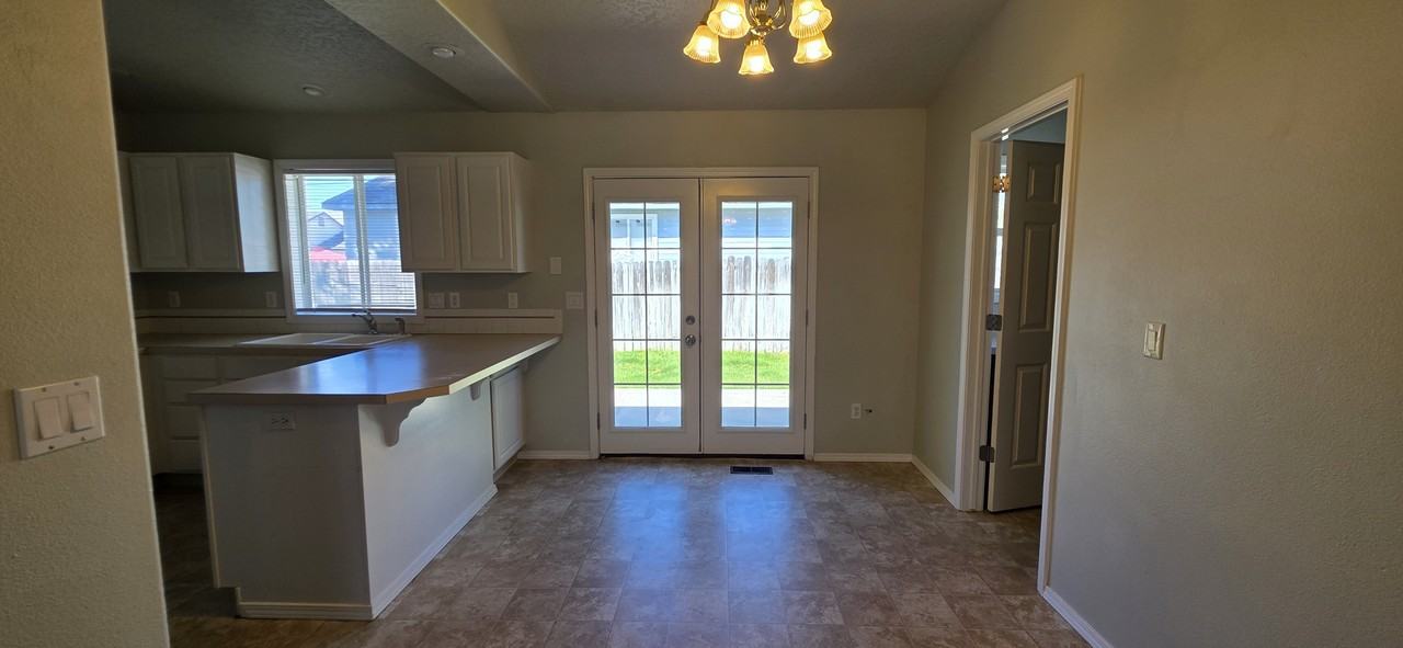 907 Aspen Grove St #1 - Photo 6 of 20