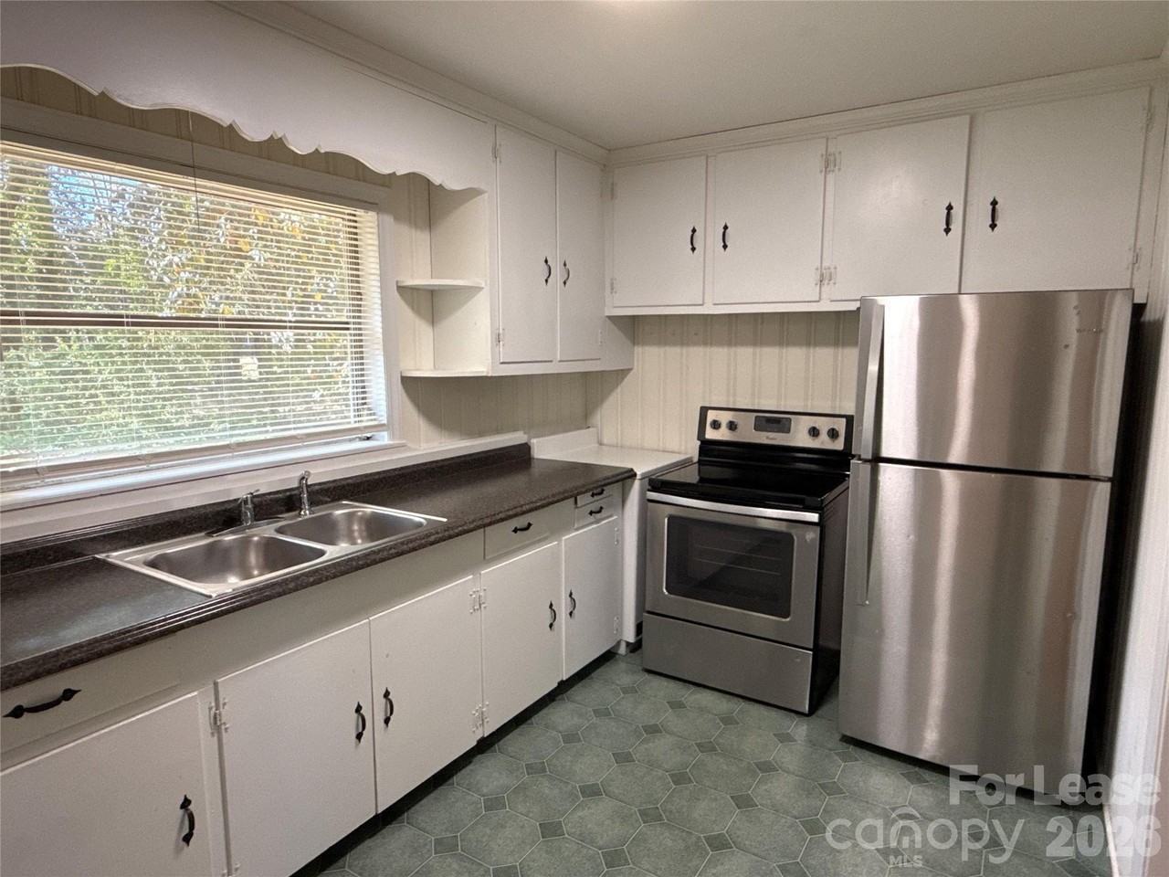 104 Stowe Rd - Photo 2 of 15