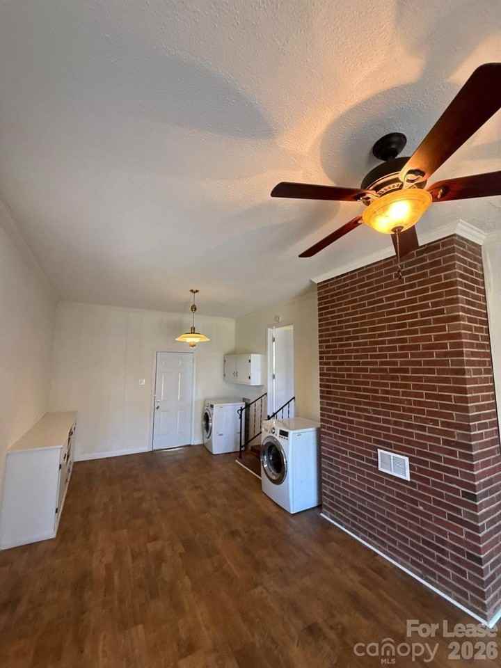 104 Stowe Rd - Photo 5 of 15