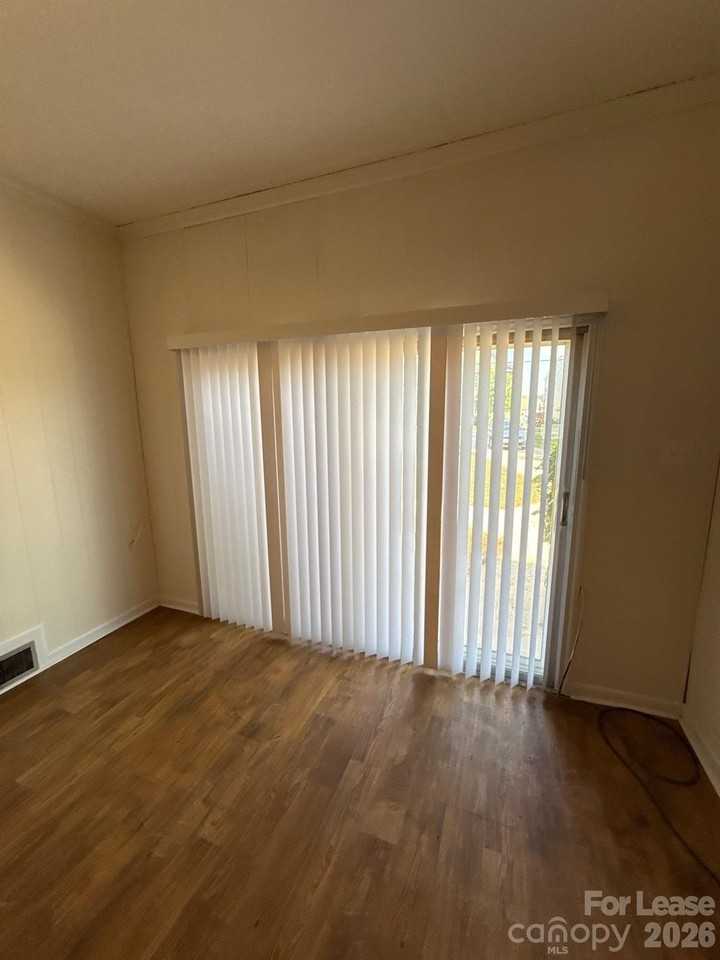 104 Stowe Rd - Photo 6 of 15