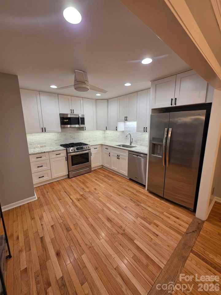 16719 Spinnaker Ln - Photo 2 of 12