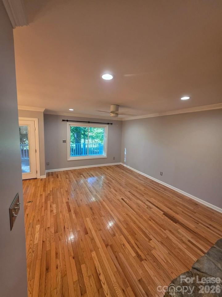 16719 Spinnaker Ln - Photo 5 of 12