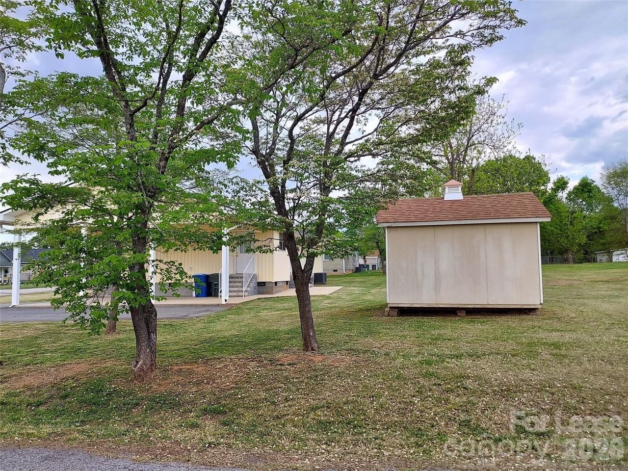 3121 Corliss Ave - Photo 4 of 16