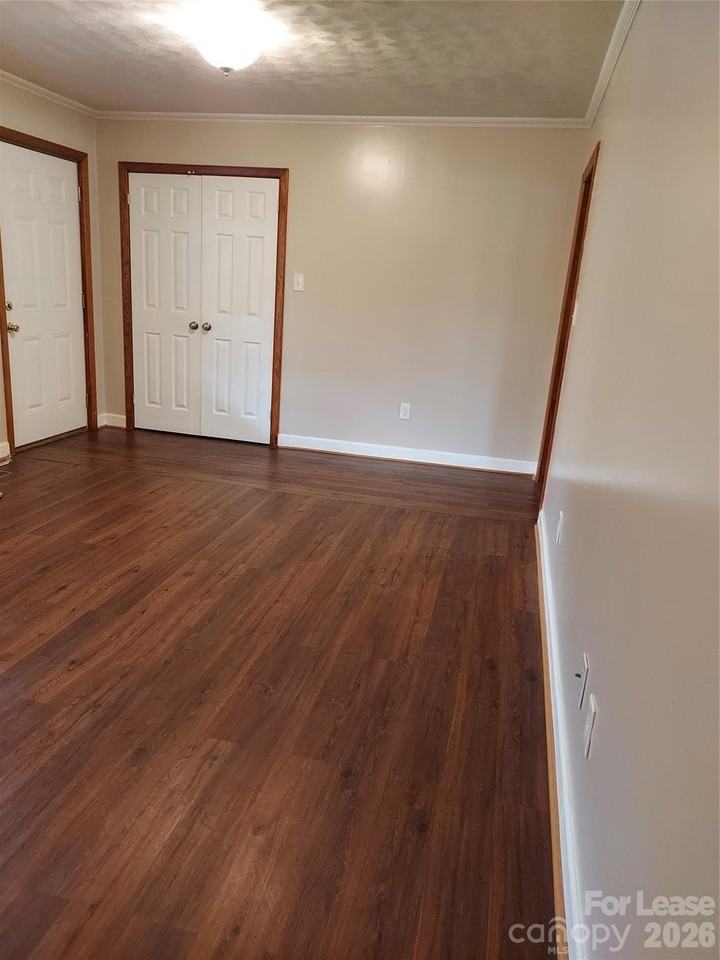 3121 Corliss Ave - Photo 6 of 16