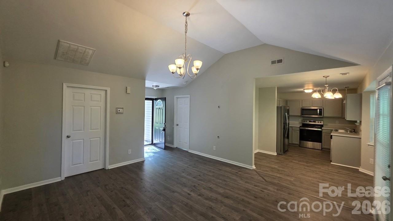 2633 Daffodil Dr - Photo 2 of 10