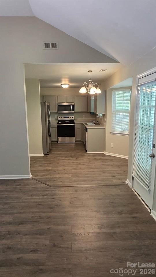 2633 Daffodil Dr - Photo 4 of 10