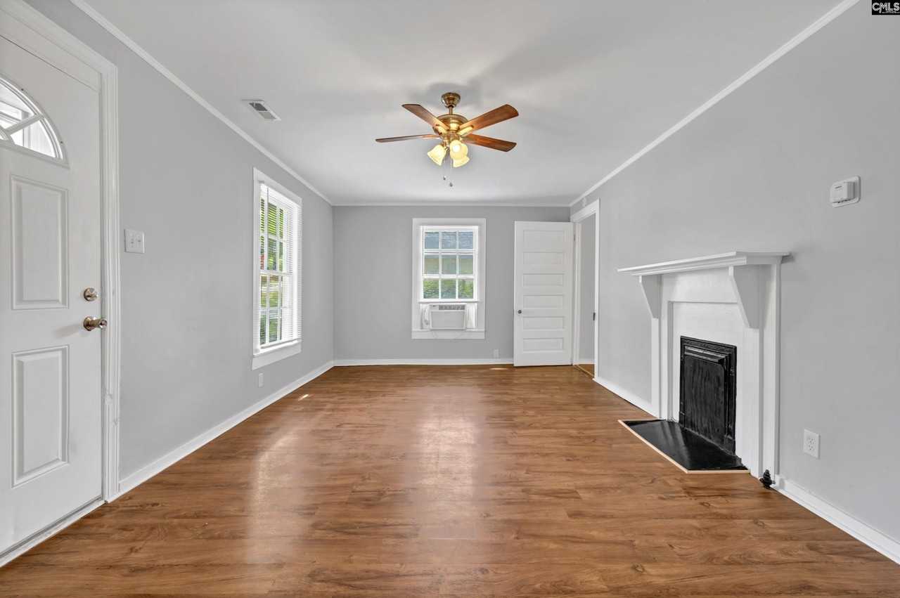 206 Augusta St - Photo 3 of 16