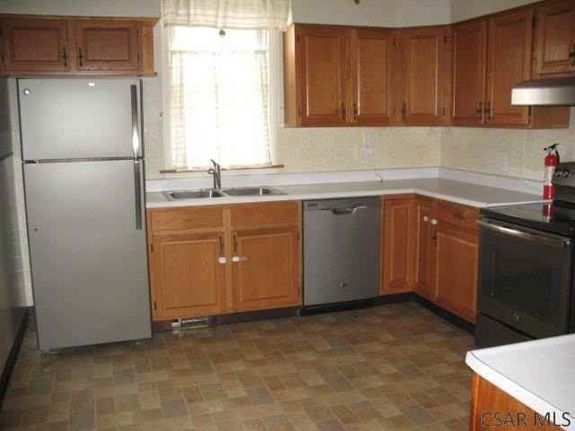 390 W Race St - Photo 3 of 13