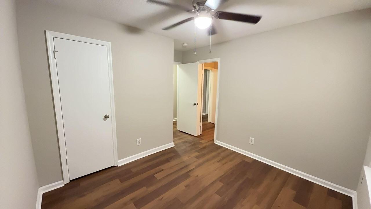 152 Dorchester Manor Blvd #B - Photo 7 of 12