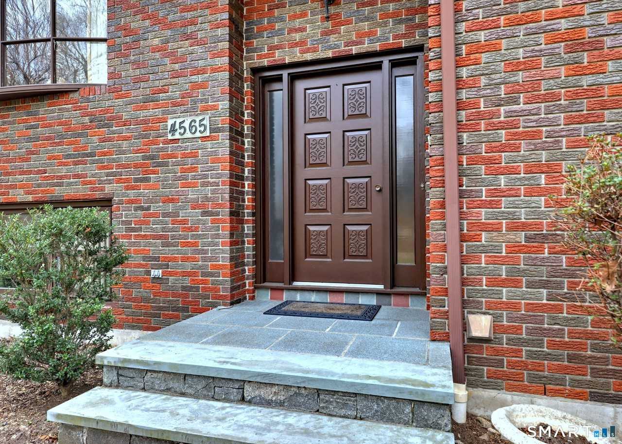 4565 Madison Ave - Photo 3 of 30