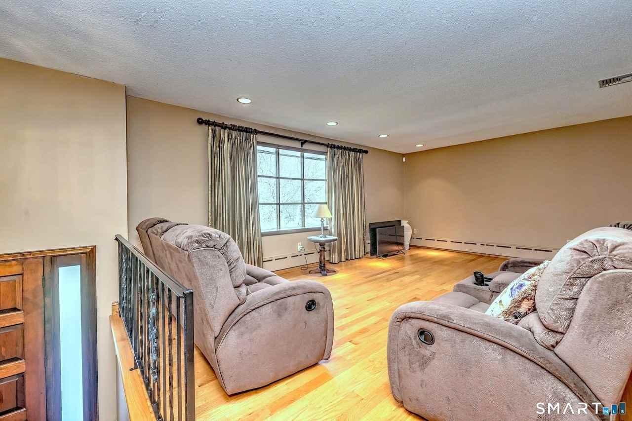 4565 Madison Ave - Photo 4 of 30