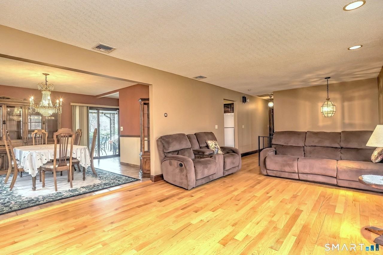 4565 Madison Ave - Photo 5 of 30