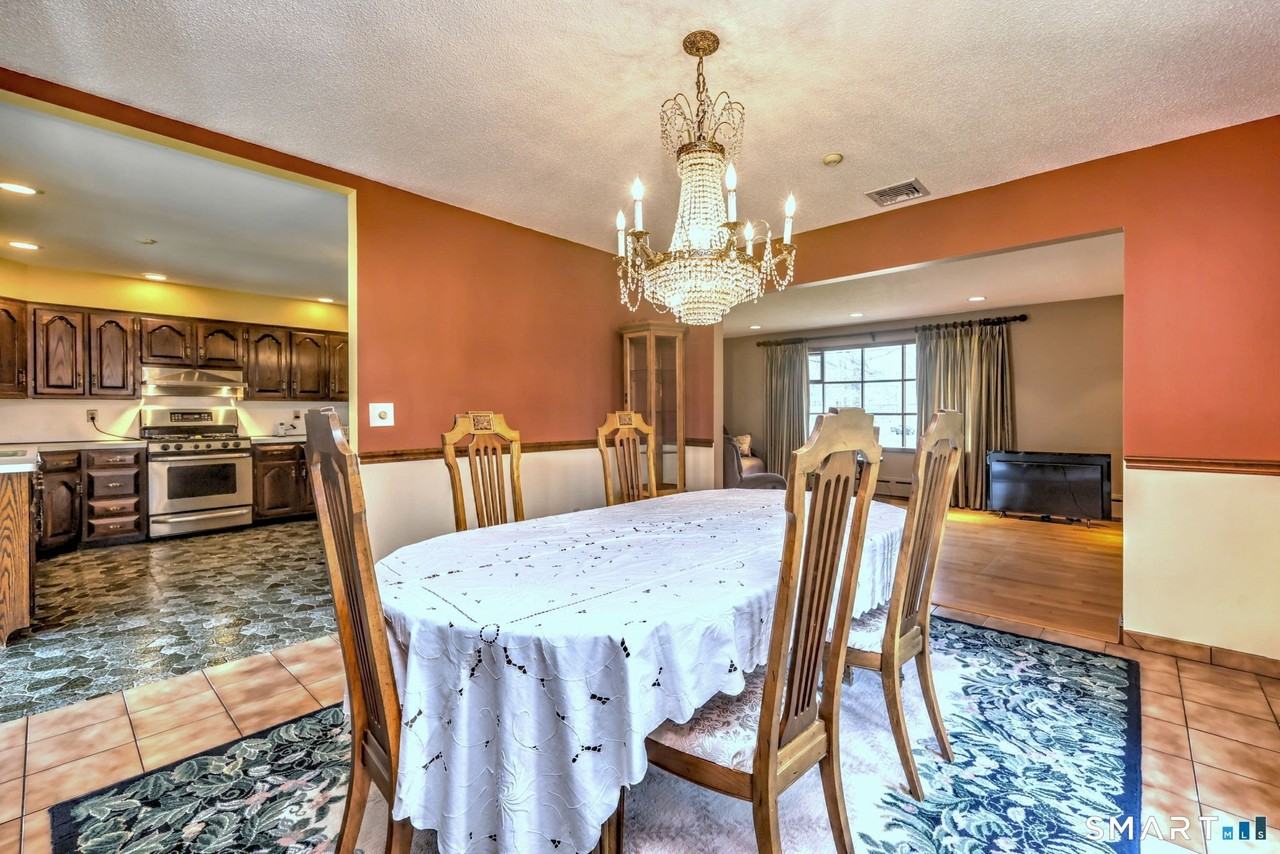 4565 Madison Ave - Photo 7 of 30