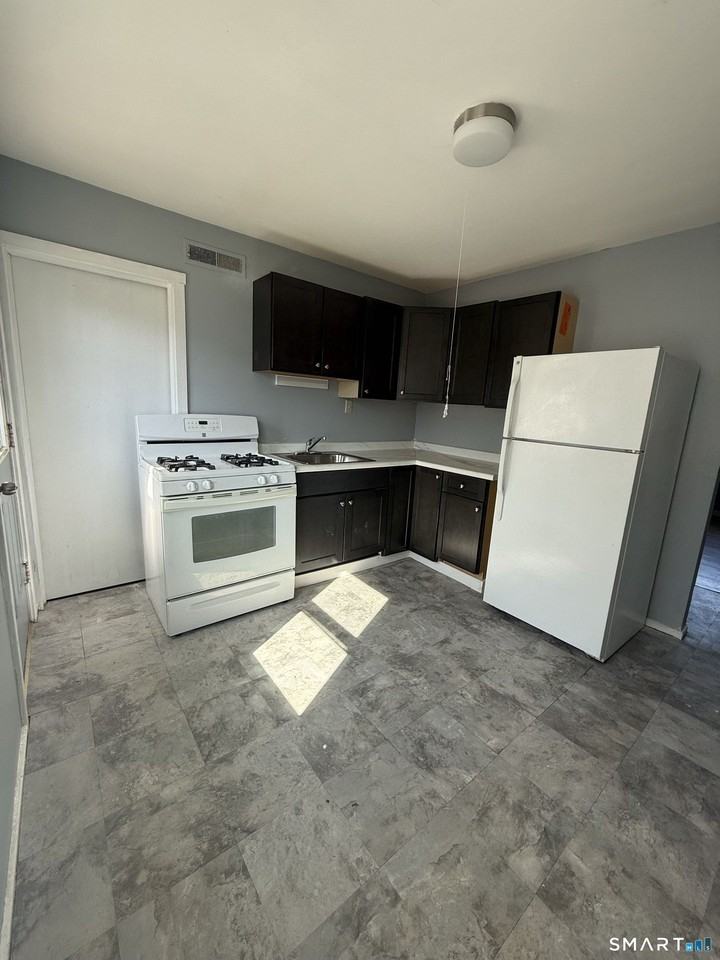 33 Cannon Rd - Photo 2 of 9