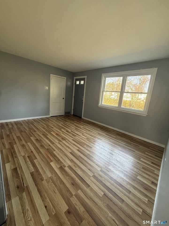 33 Cannon Rd - Photo 3 of 9