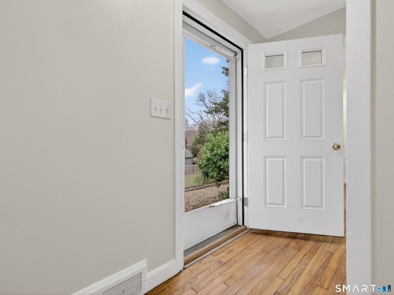 87 Mcveagh Rd - Photo 3 of 36