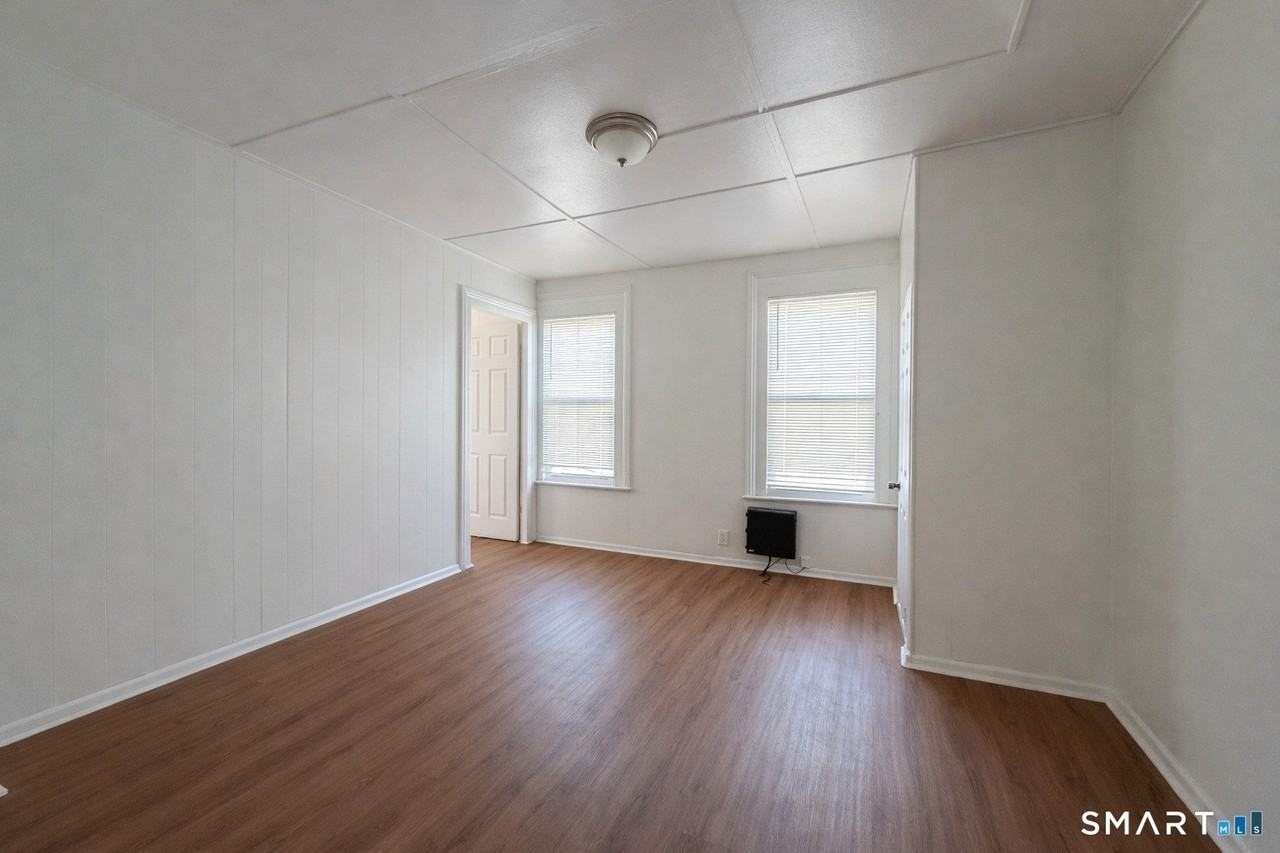 96 Franklin St #2ndFL - Photo 2 of 6