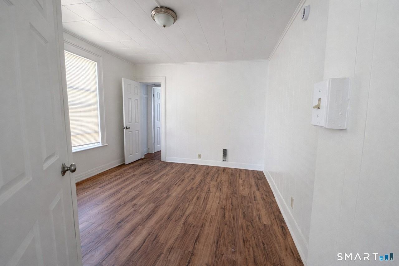 96 Franklin St #2ndFL - Photo 3 of 6