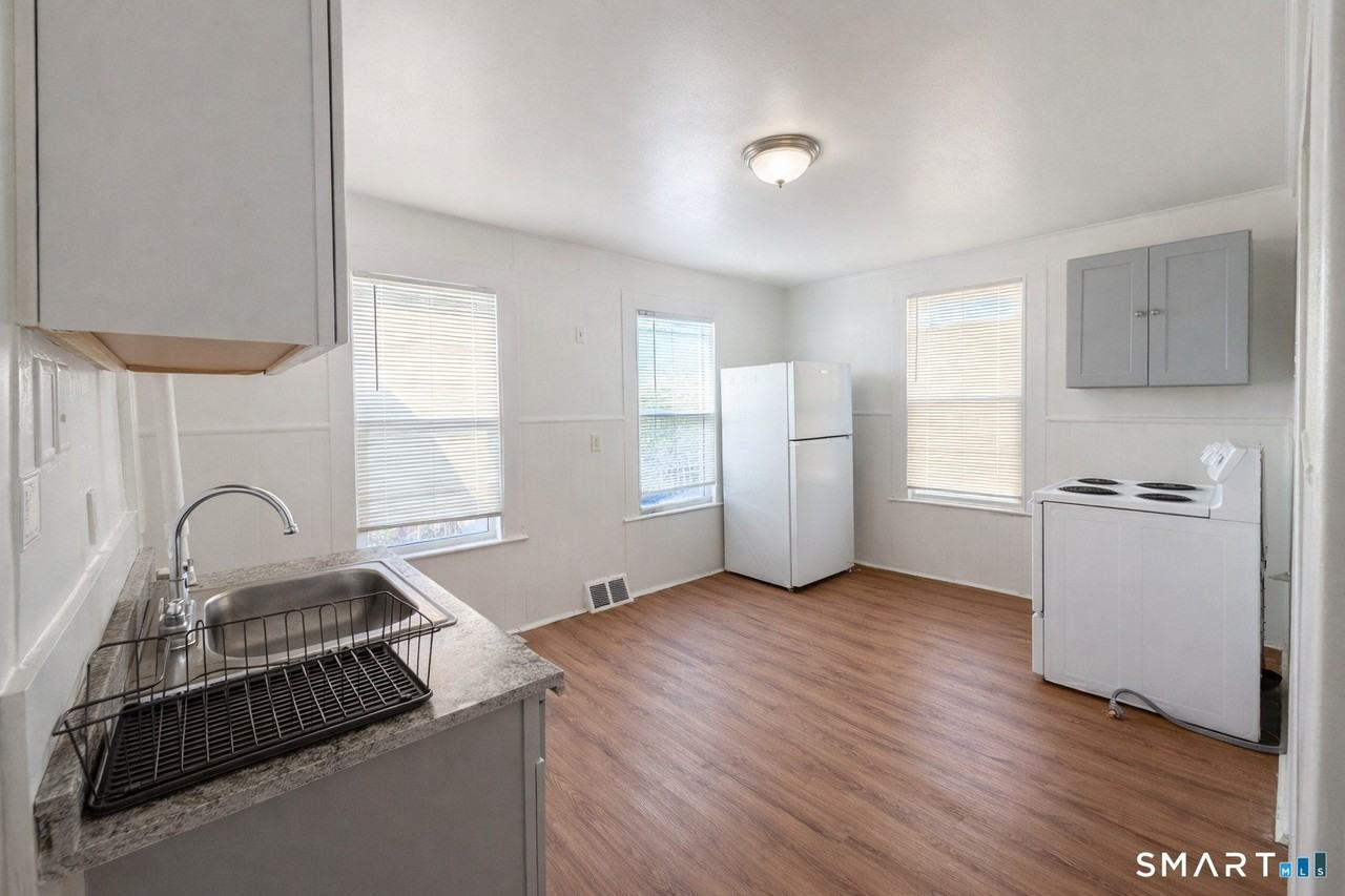 96 Franklin St #2ndFL - Photo 4 of 6