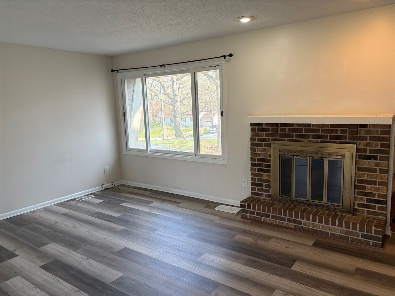 3705 Urbandale Ave - Photo 7 of 19