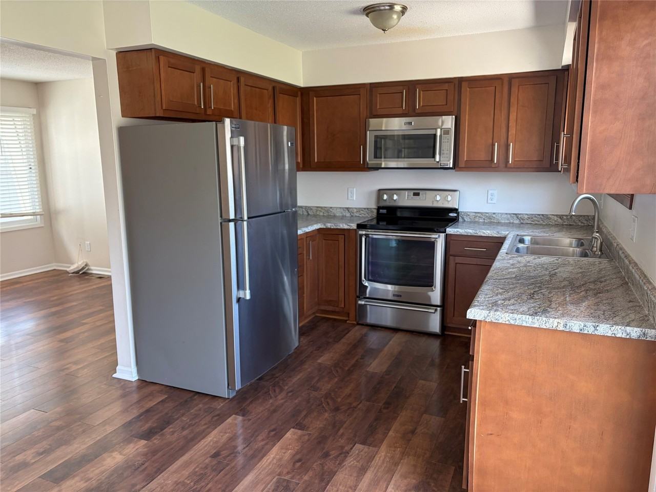 3707 Urbandale Ave - Photo 3 of 16