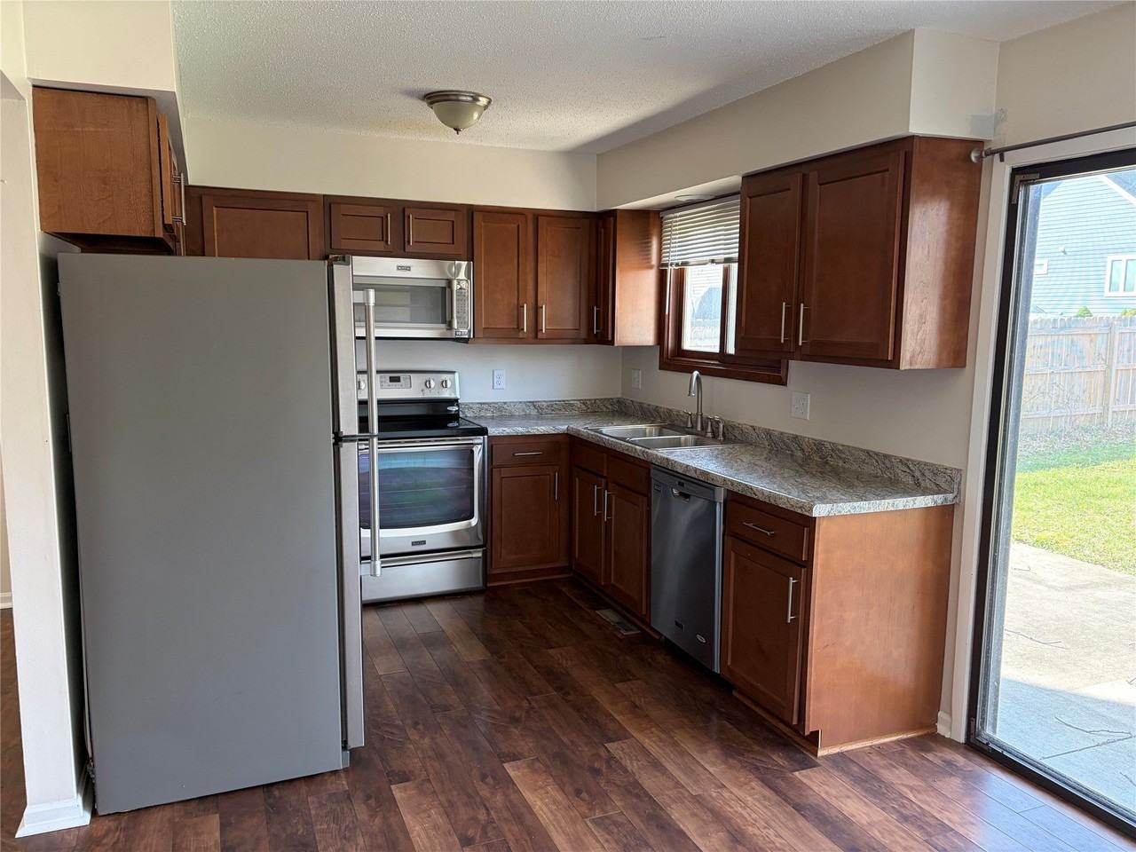 3707 Urbandale Ave - Photo 4 of 16