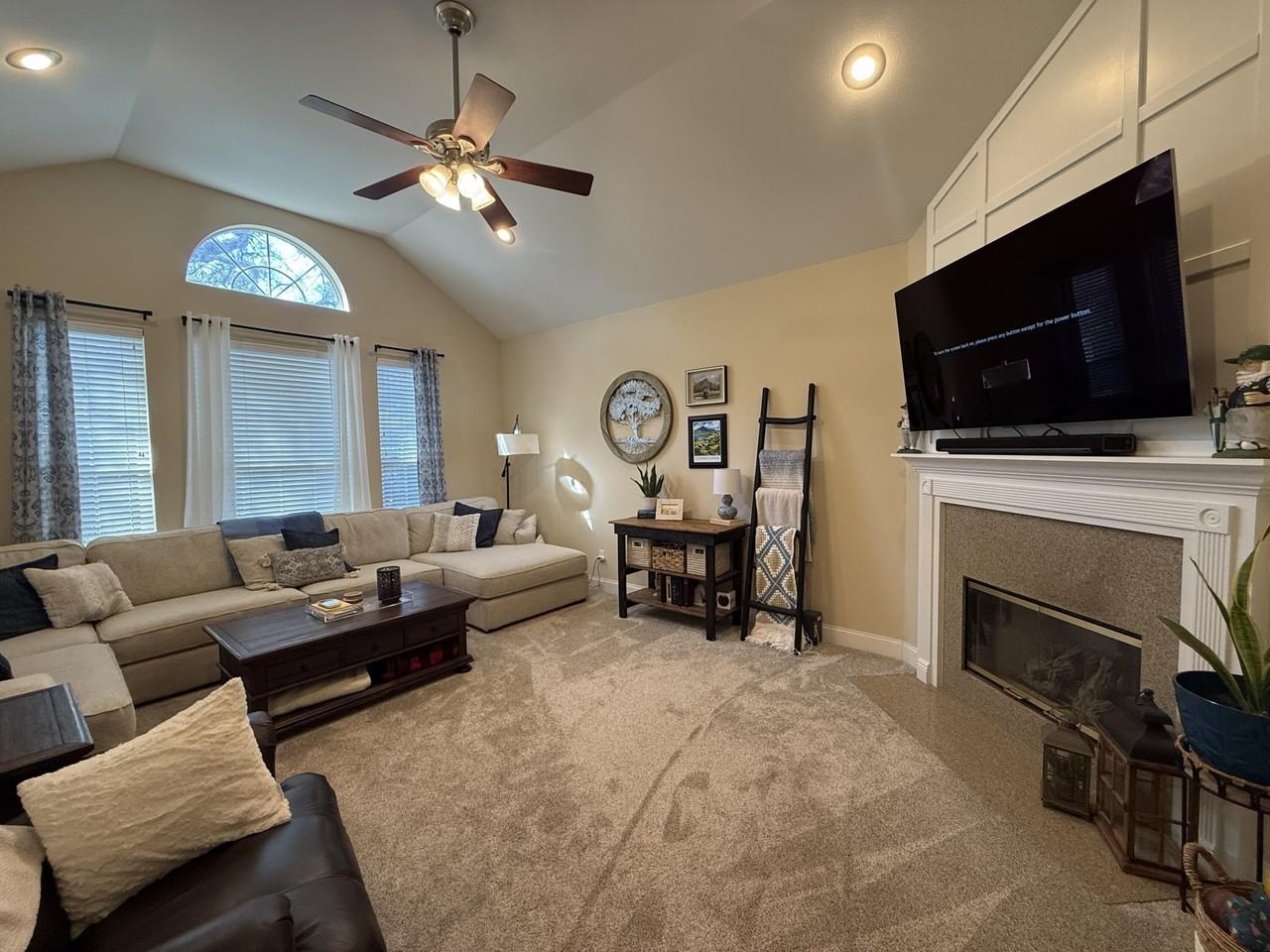 4410 Windlake Dr - Photo 5 of 33