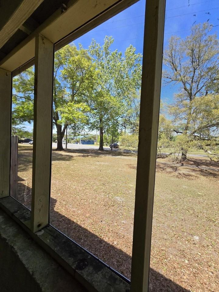 48 Ferry Rd Ne - Photo 3 of 13