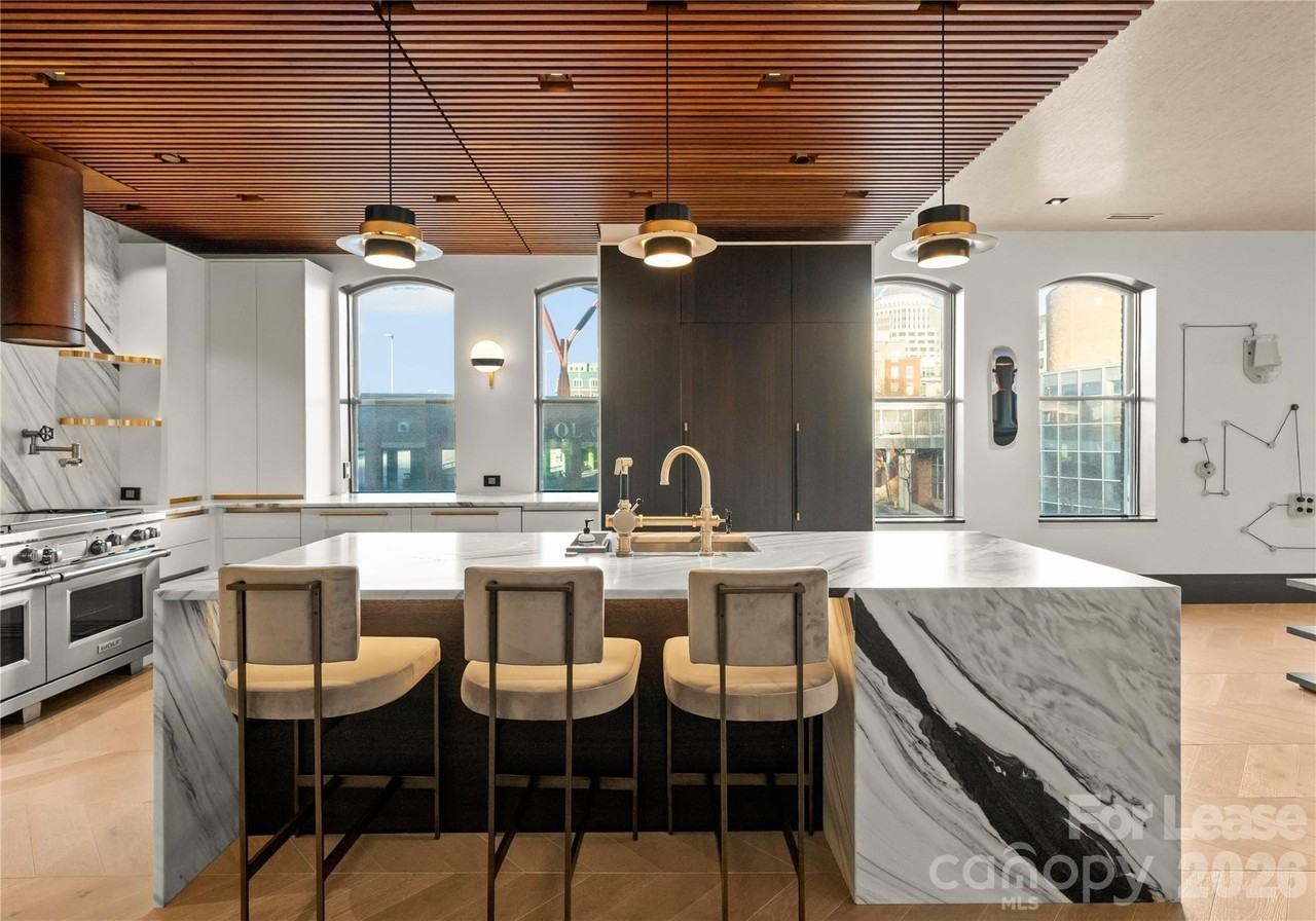 229 N Church St - Photo 4 of 32