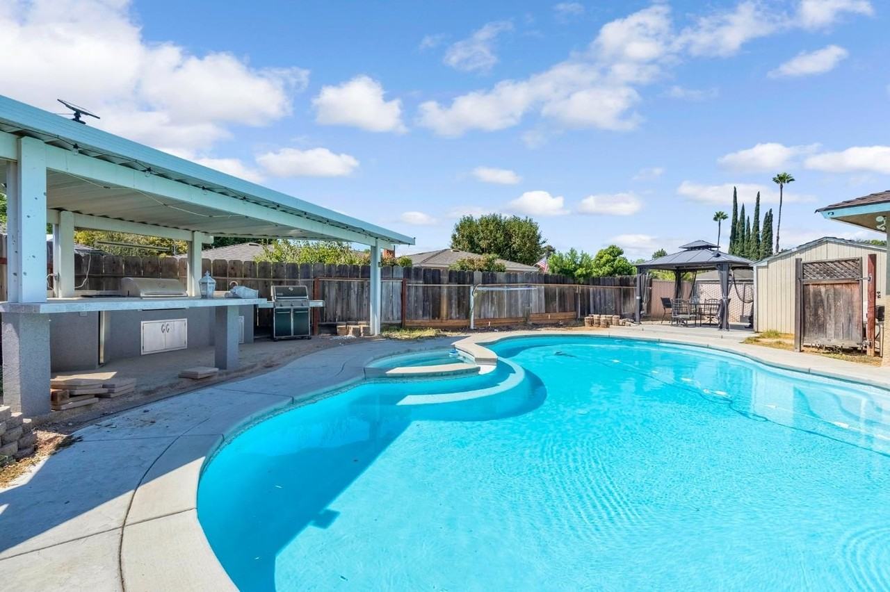 6737 N Harrison Ave - Photo 6 of 10