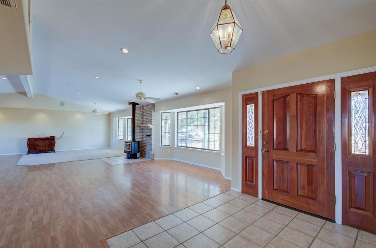 19580 Watts Valley Rd - Photo 3 of 22