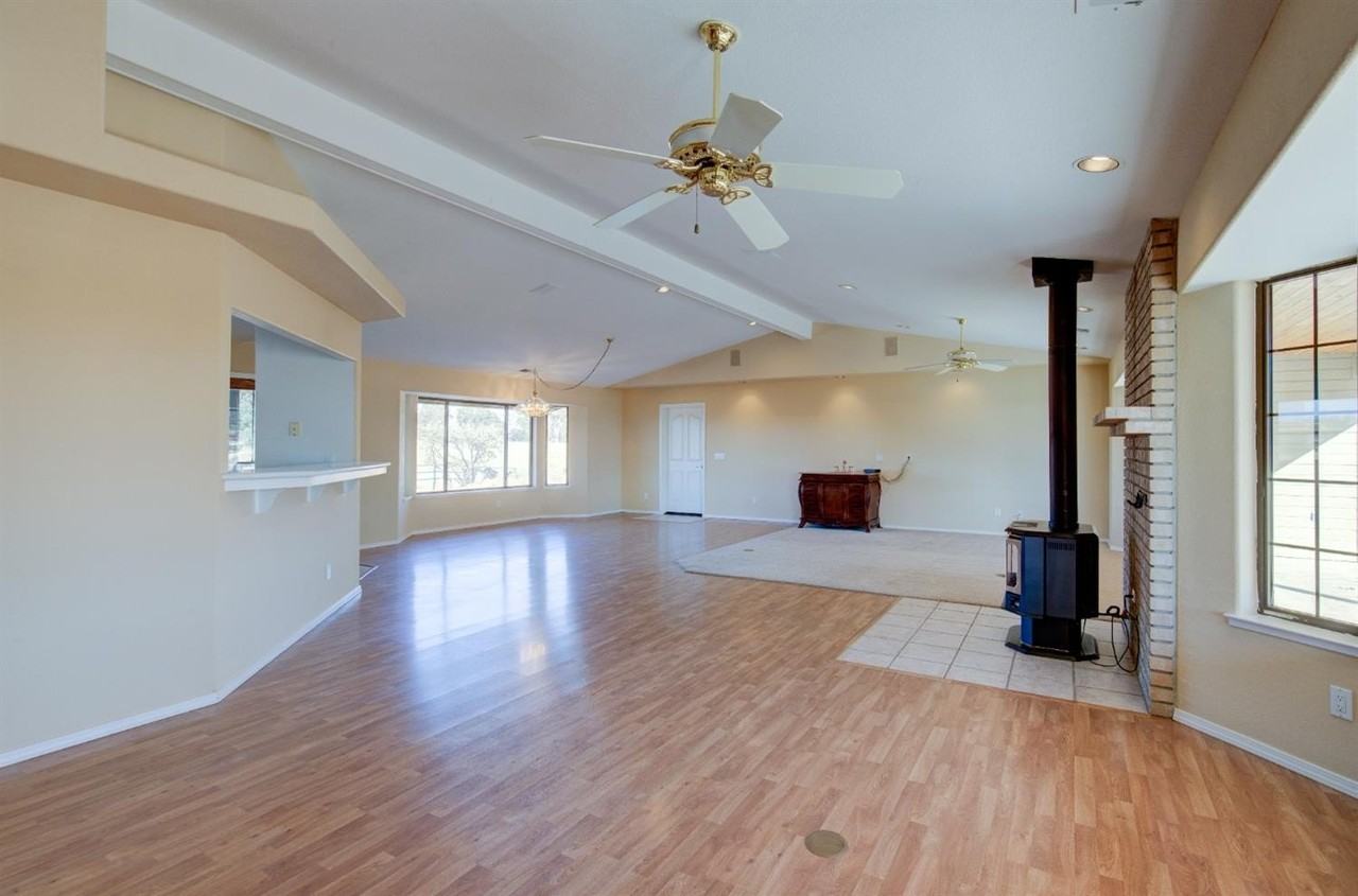 19580 Watts Valley Rd - Photo 4 of 22