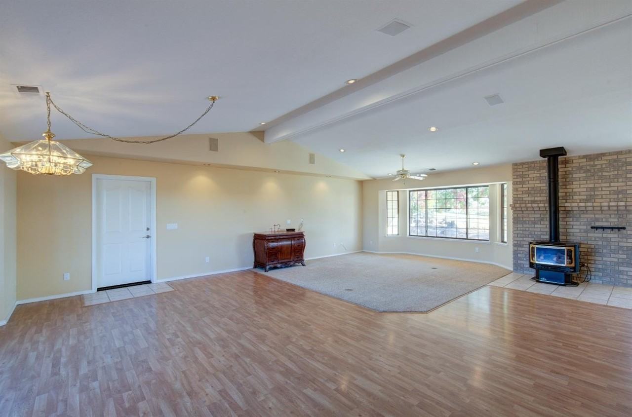 19580 Watts Valley Rd - Photo 7 of 22