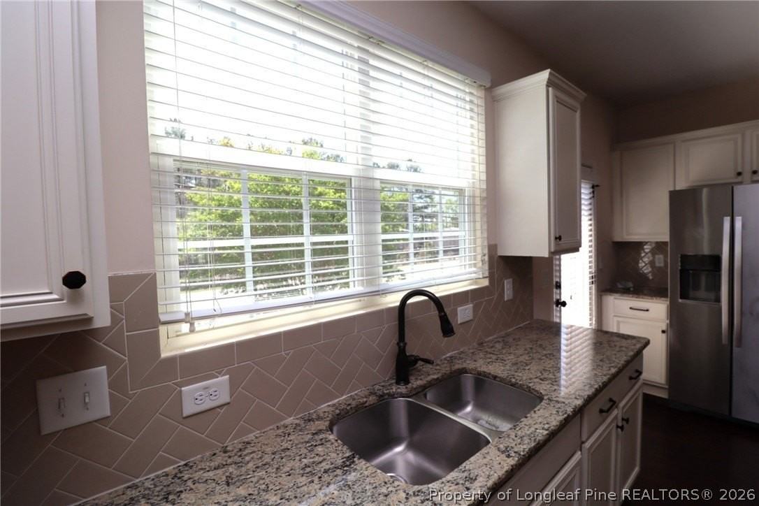 1405 Regents Ln - Photo 7 of 32