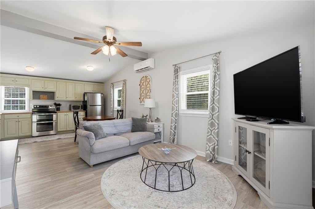 1817 Hardman Ln - Photo 2 of 18