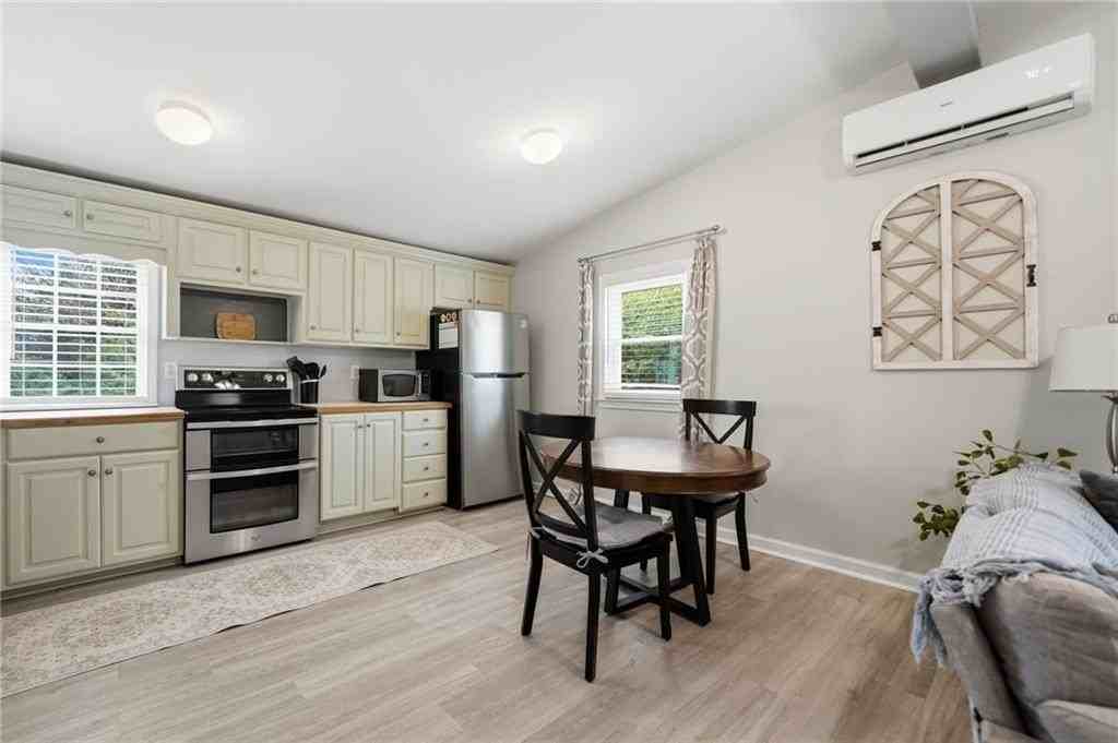 1817 Hardman Ln - Photo 5 of 18