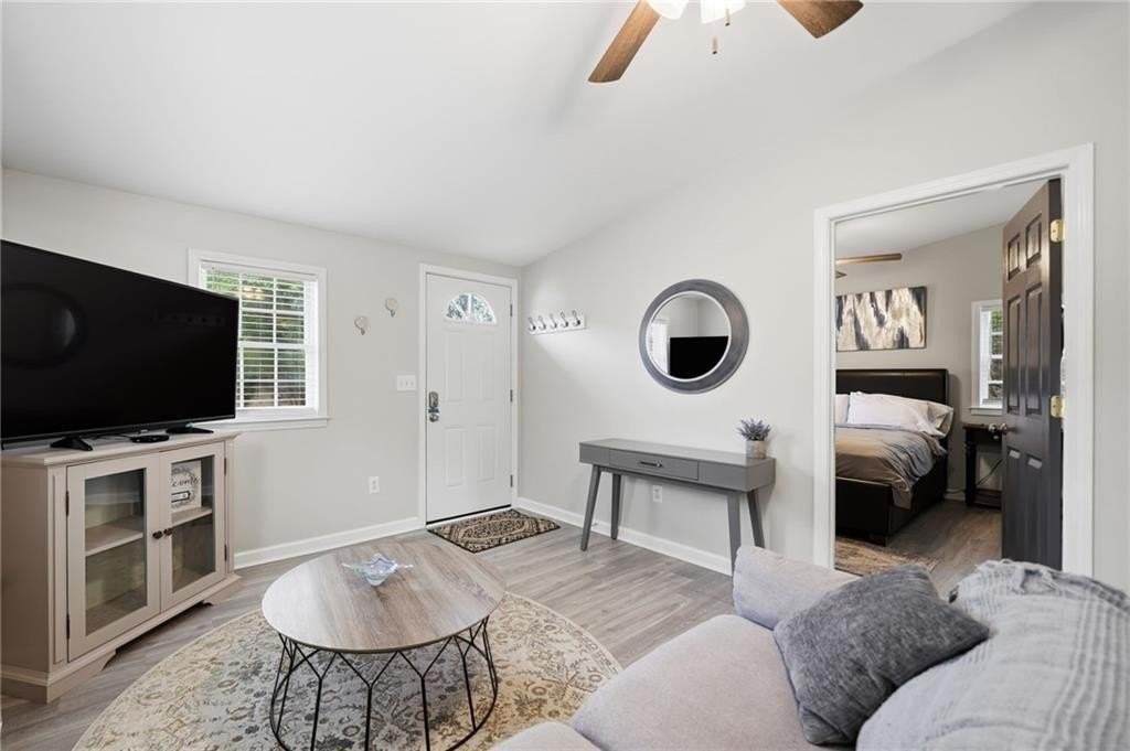 1817 Hardman Ln - Photo 6 of 18