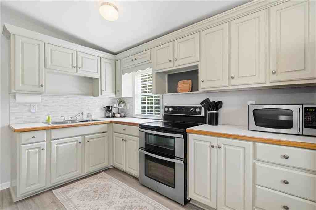 1817 Hardman Ln - Photo 7 of 18