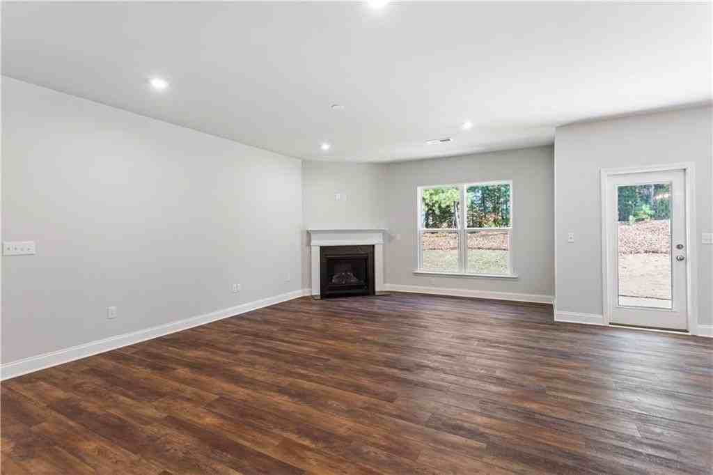 425 Greyfield Dr - Photo 3 of 22