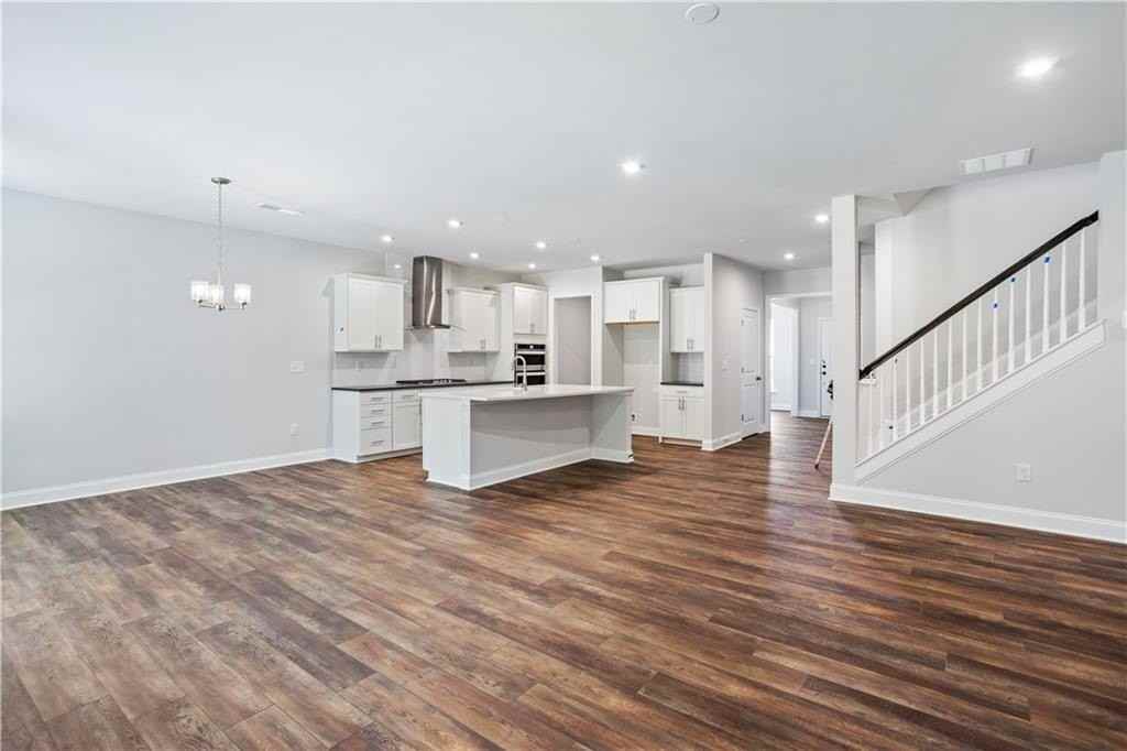 425 Greyfield Dr - Photo 4 of 22