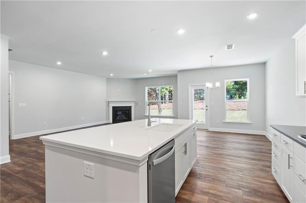 425 Greyfield Dr - Photo 7 of 22