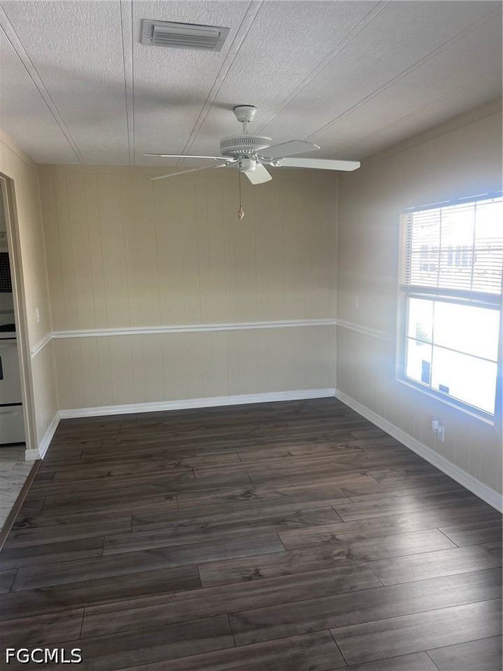 947 Strongbox Ln - Photo 4 of 14