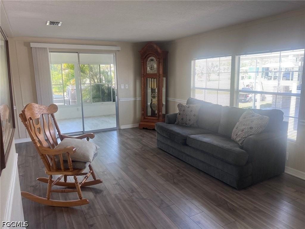 947 Strongbox Ln - Photo 5 of 14