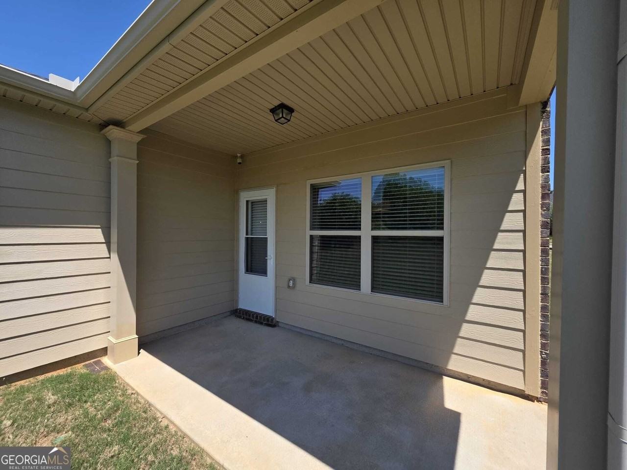 1476 Empress Dr - Photo 2 of 40