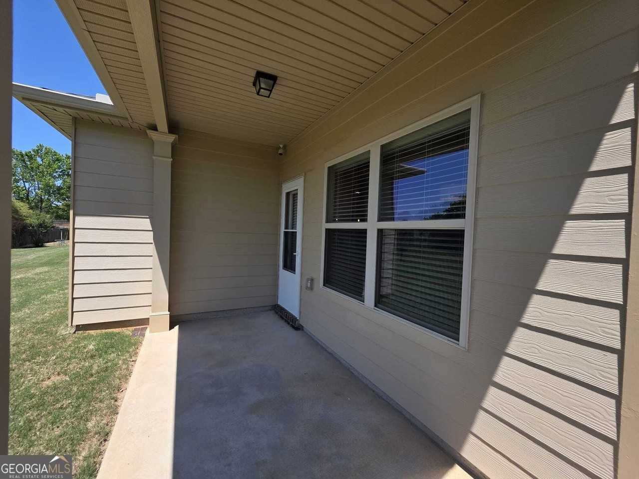 1476 Empress Dr - Photo 3 of 40