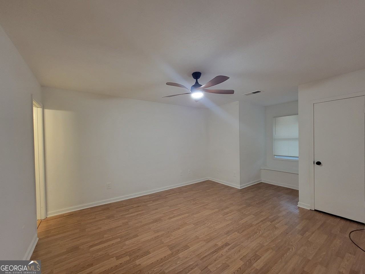 1086 Summer Brook Rd - Photo 6 of 21