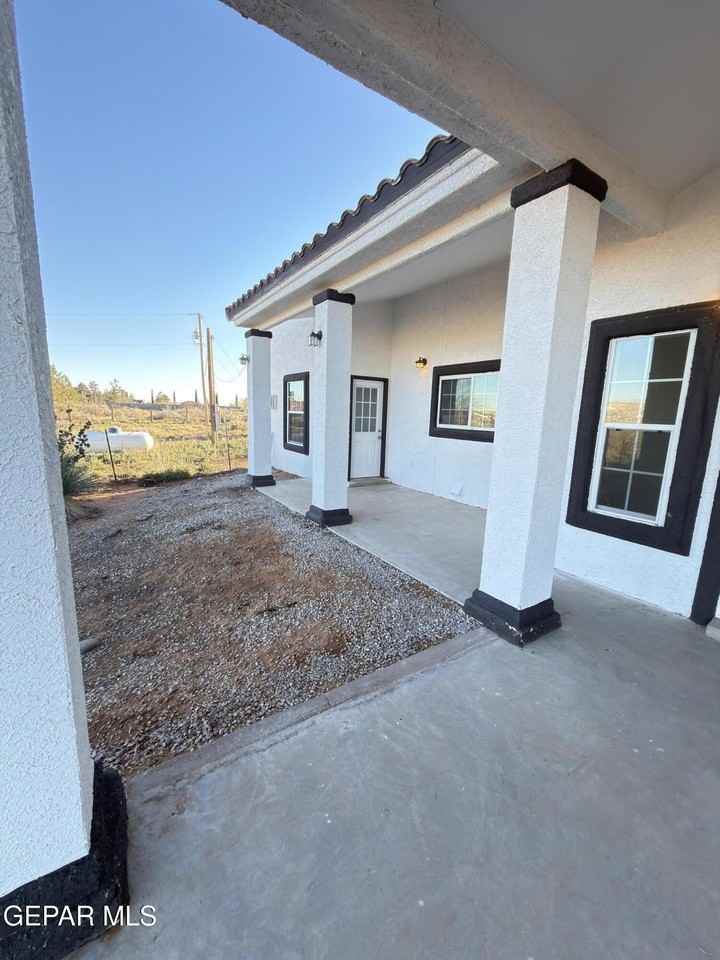 5466 Buffalo Creek Dr - Photo 4 of 46