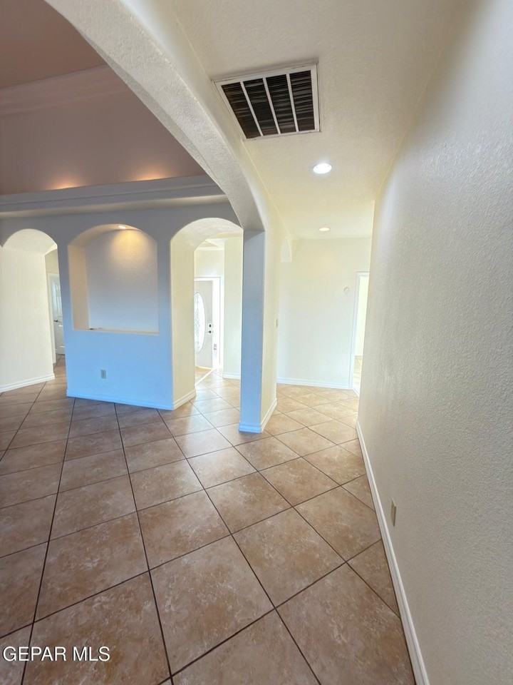 5466 Buffalo Creek Dr - Photo 7 of 46