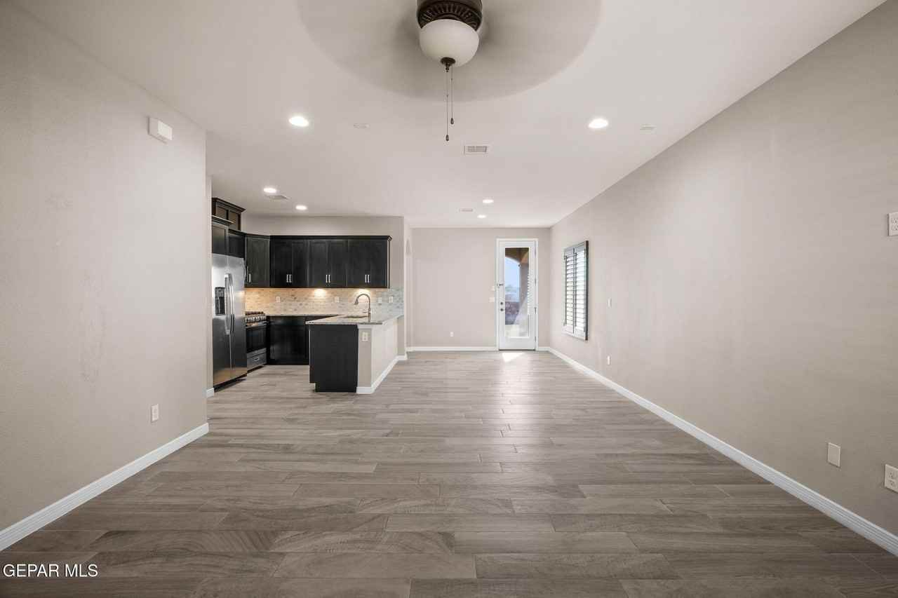 12926 Terrington Ave - Photo 5 of 33