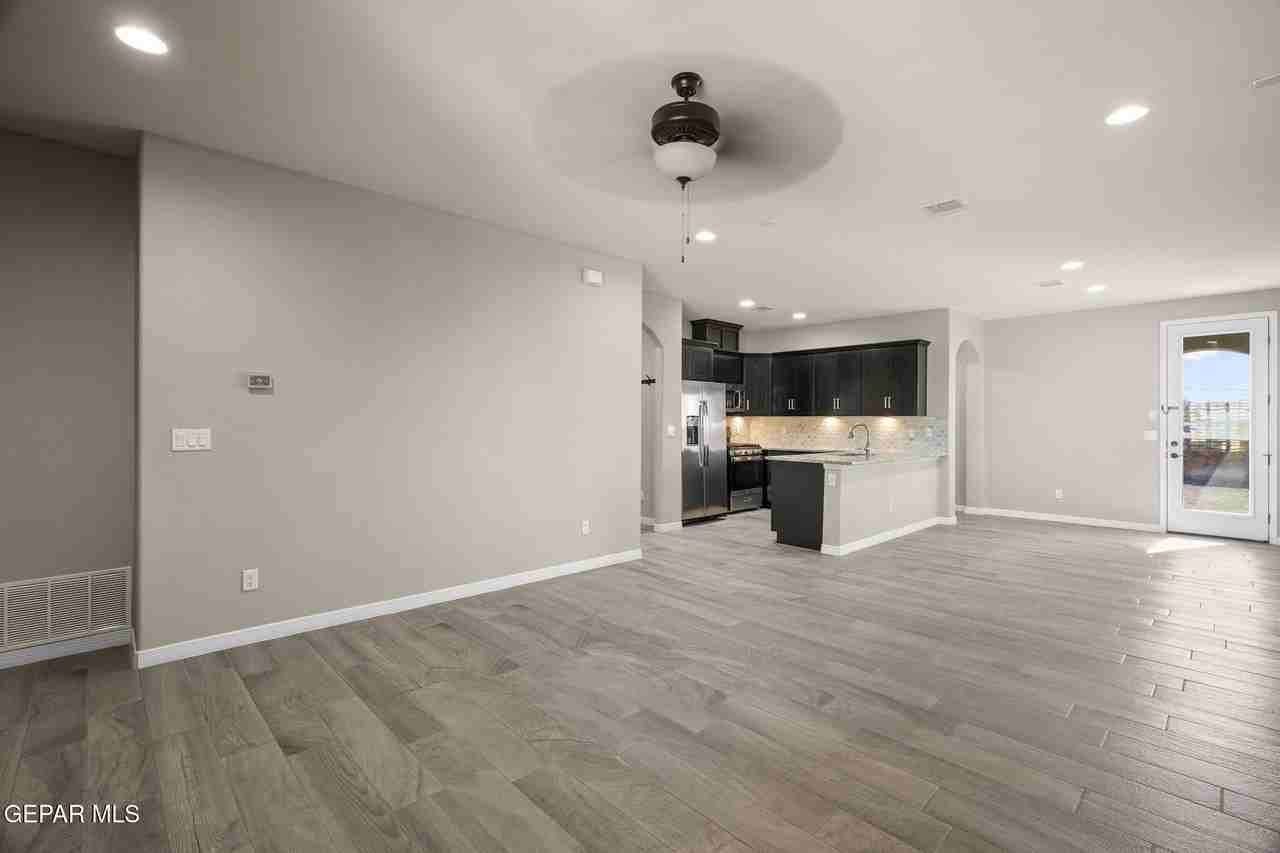 12926 Terrington Ave - Photo 7 of 33